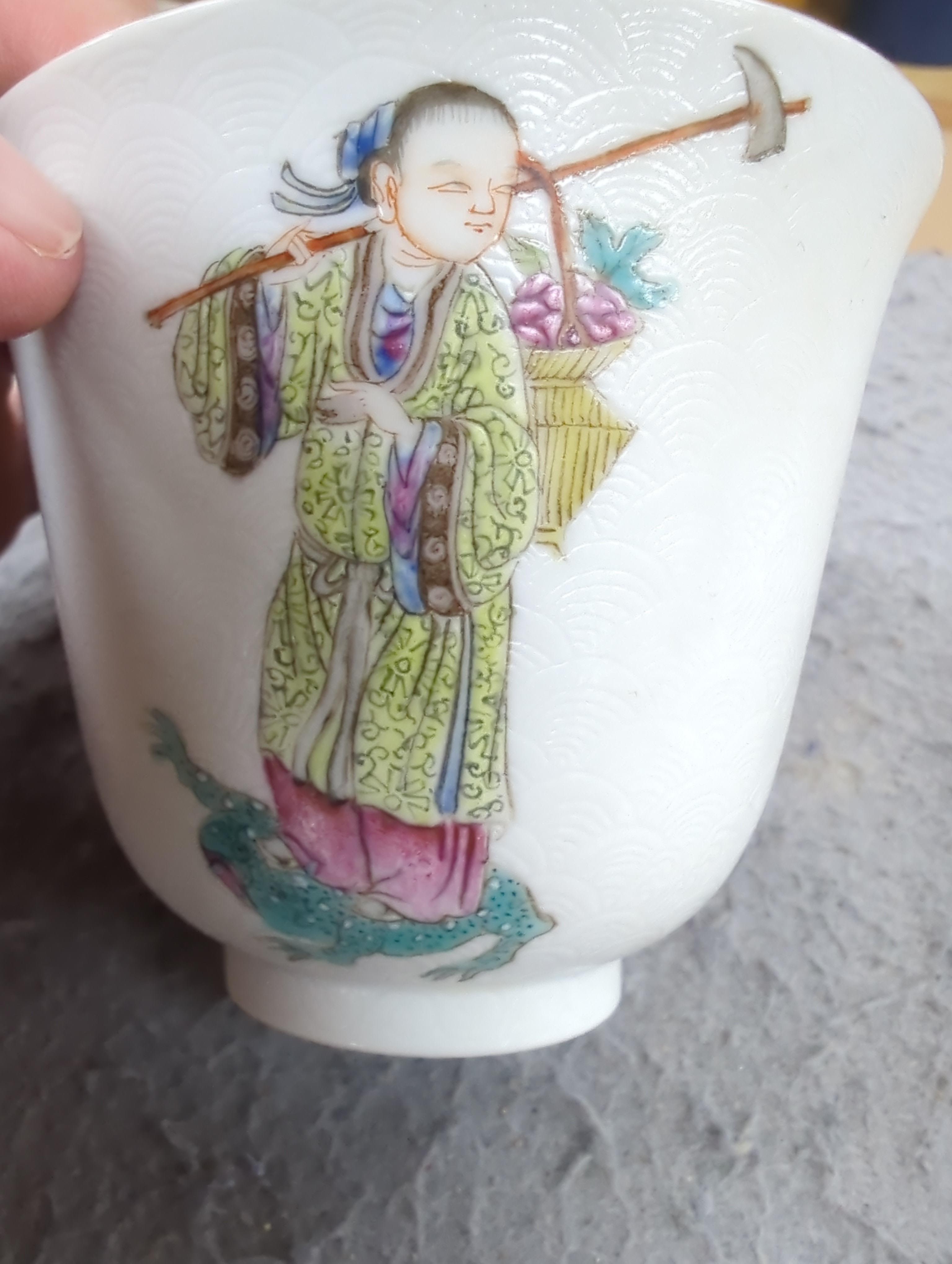 A Chinese famille rose cup, 7.5cm